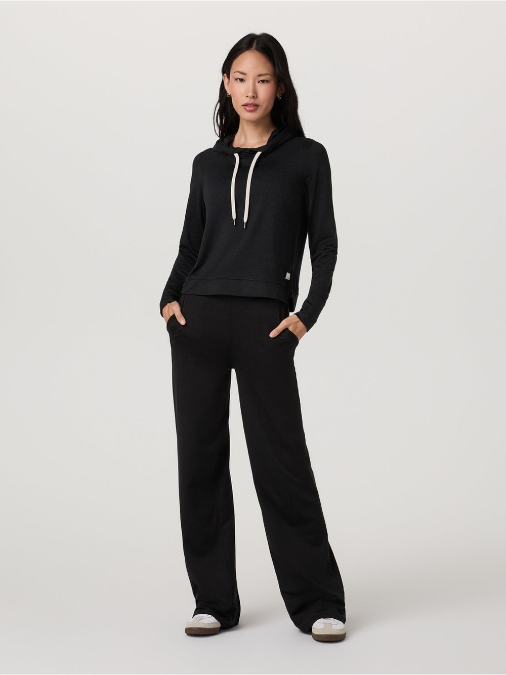 Vuori Halo Essential Hoodie in Black Heather— Womens Medium
